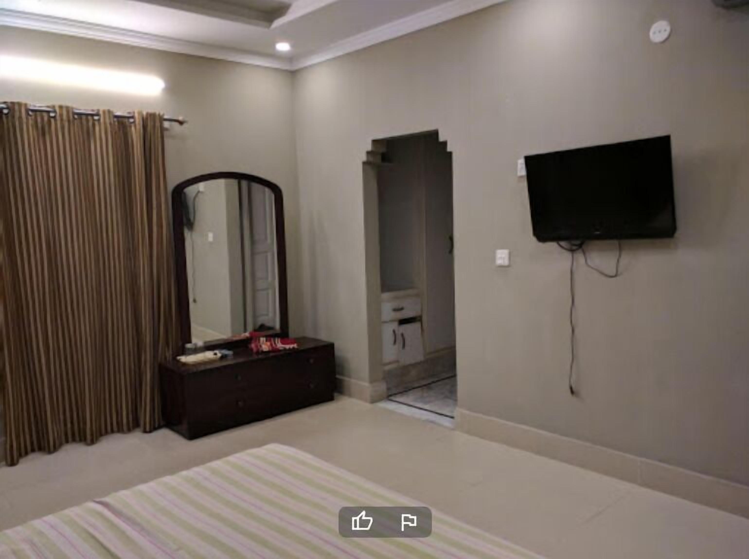 standard triple room | free wifi, bed sheets