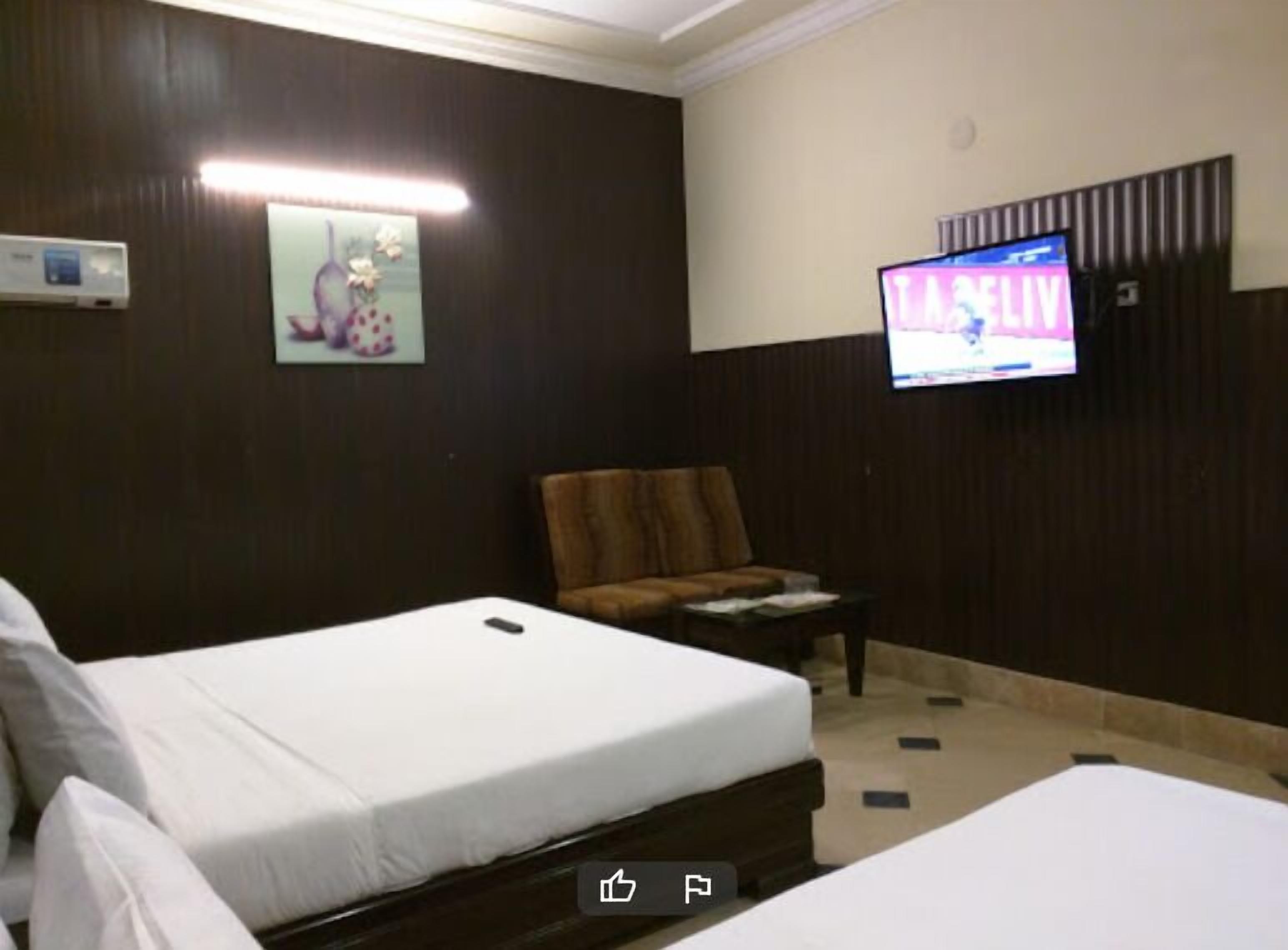 standard triple room | free wifi, bed sheets