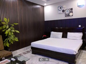 Kamar Double Standar | Wi-Fi gratis dan seprai linen