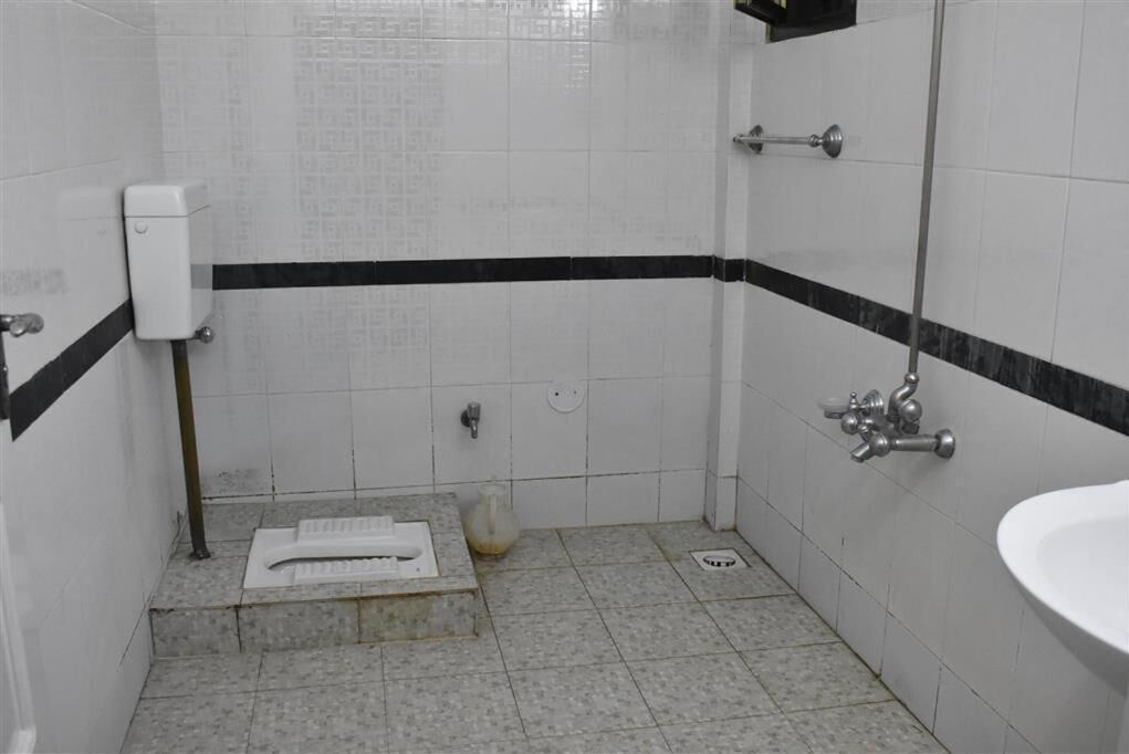 shower, free toiletries, towels