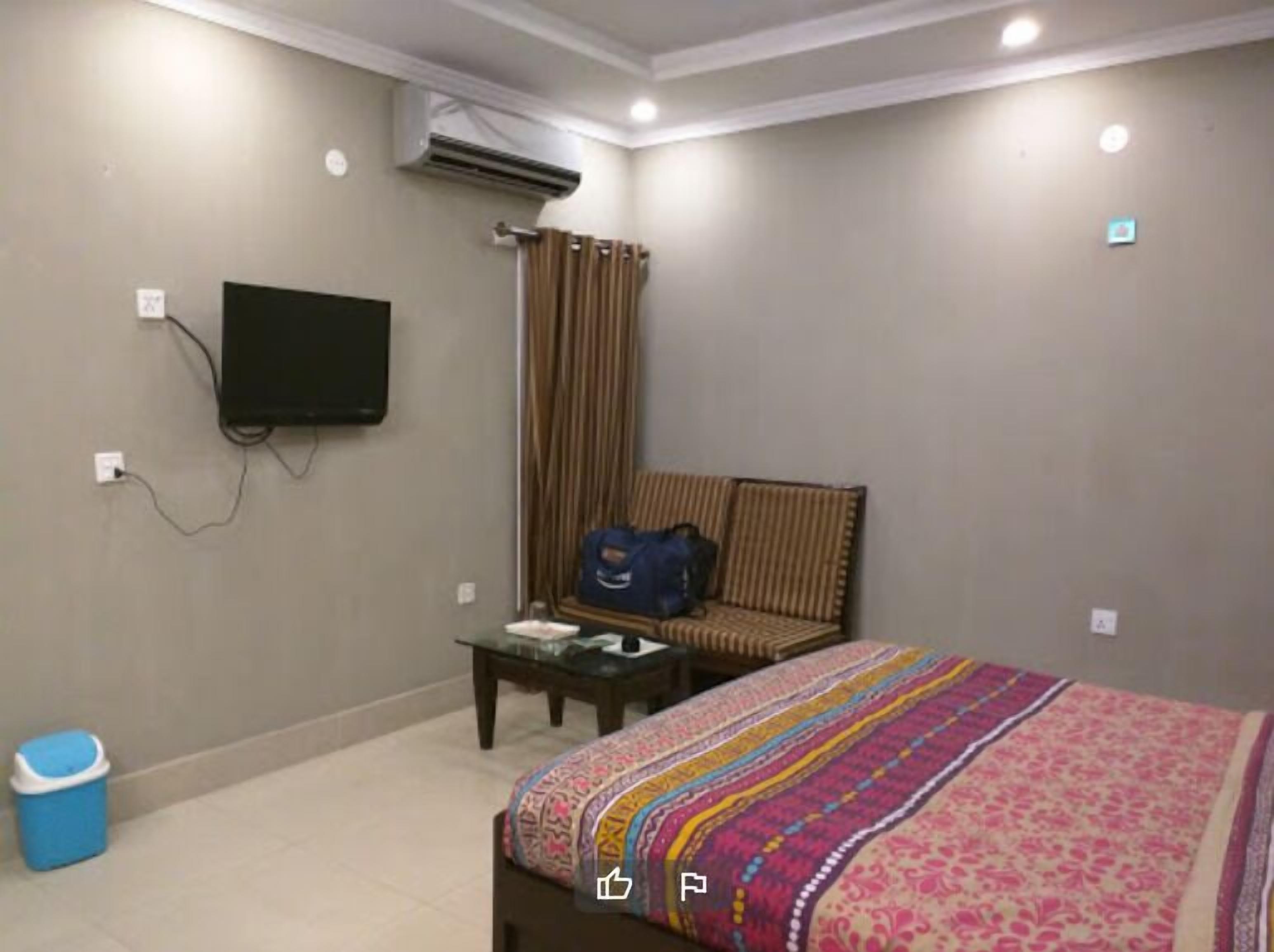 standard double room | free wifi, bed sheets