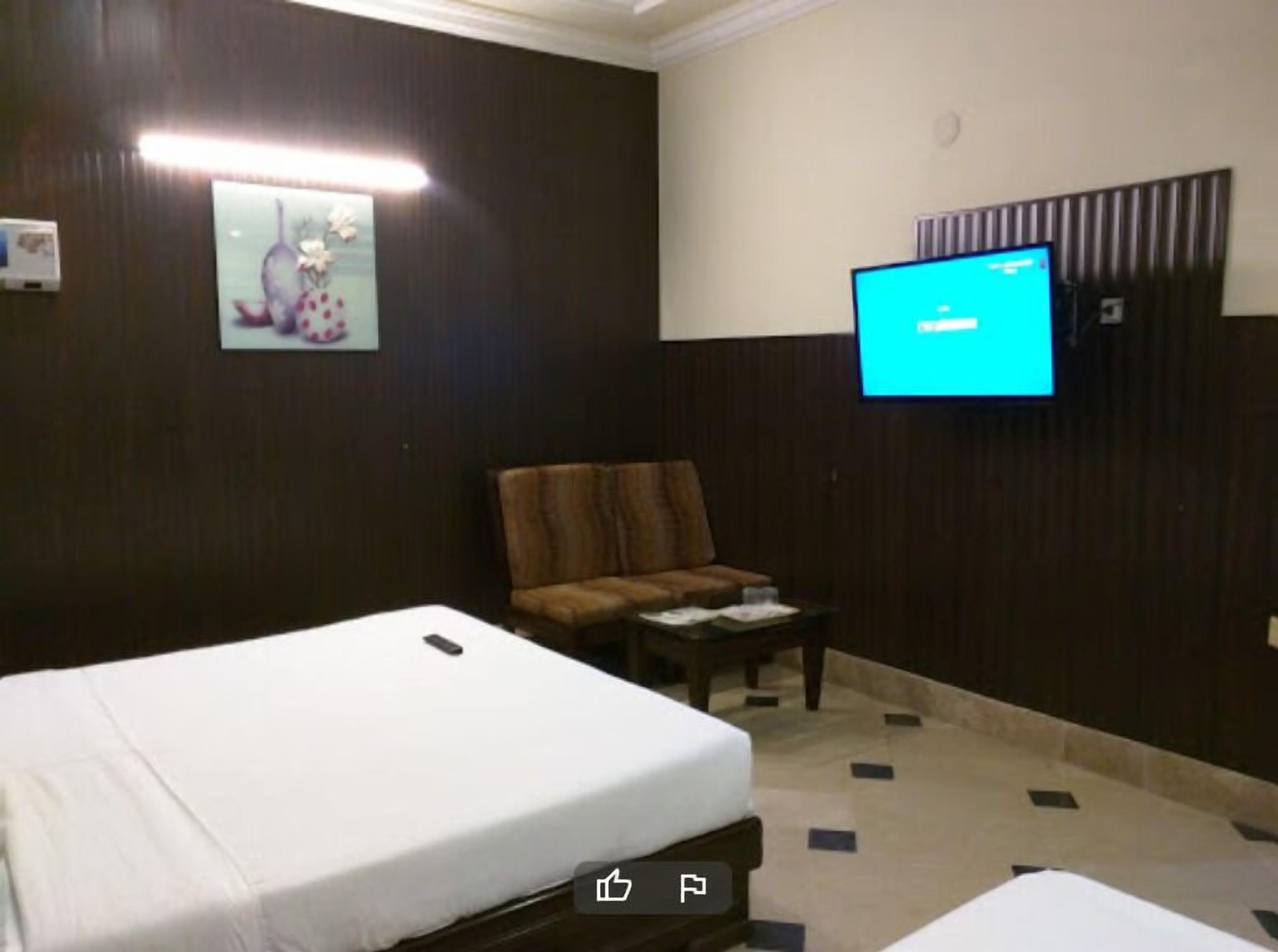 standard triple room | free wifi, bed sheets