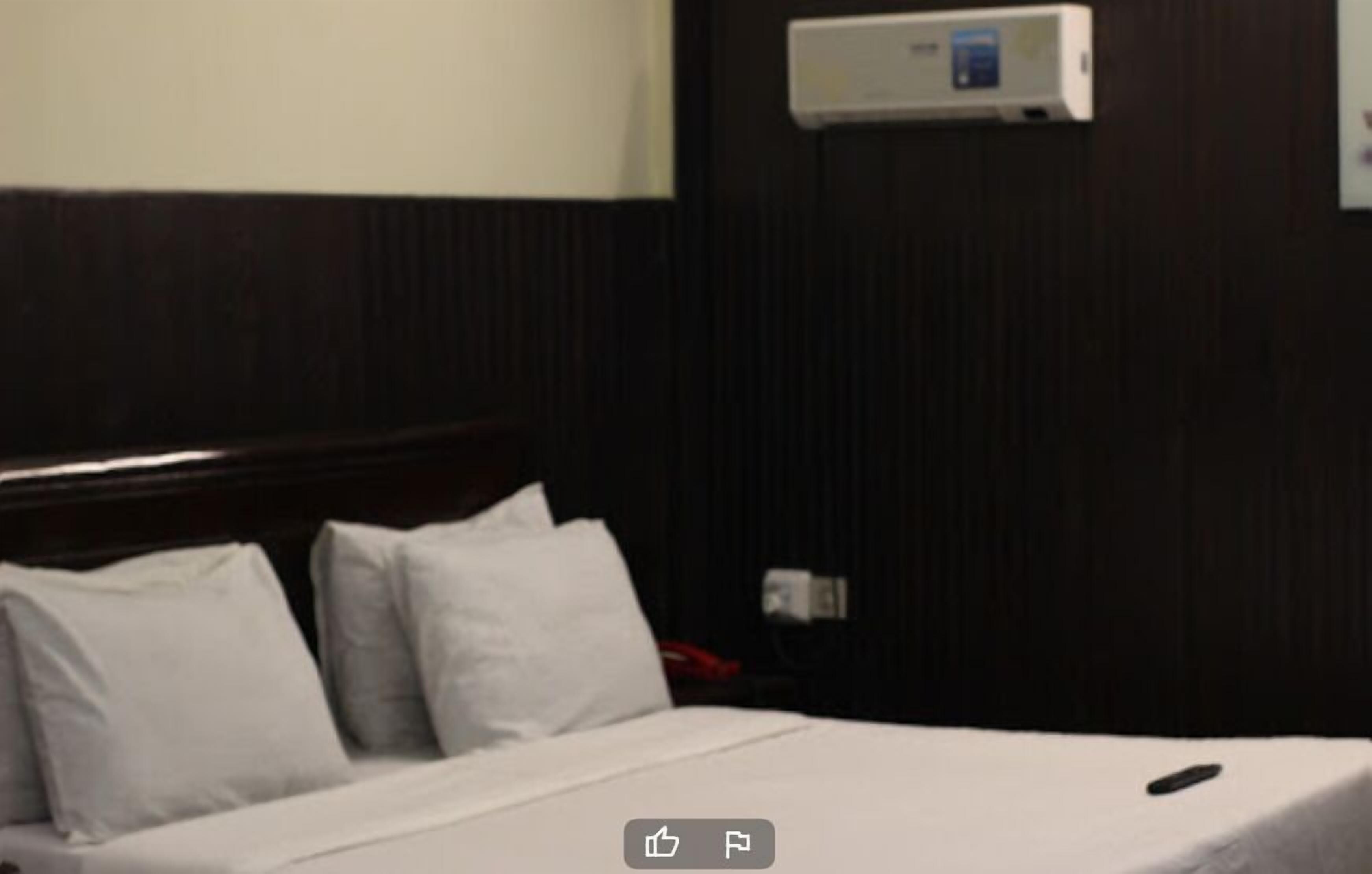 standard triple room | free wifi, bed sheets
