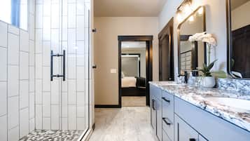 Douche, serviettes fournies