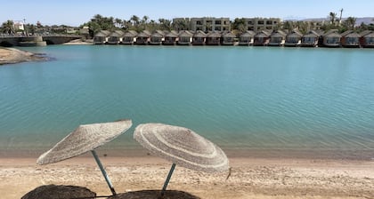 Hill Villa Venezia El Gouna: heated pool, beach & WiFi