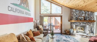 Pet friendly nordic mountain escape-3 full bedrooms close to everything!
