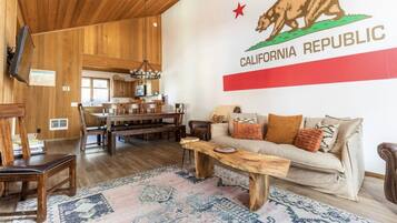 Una Smart TV, una chimenea