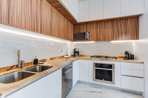Fridge, microwave, oven, stovetop