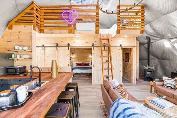 1 soverom, internettilgang og sengetøy