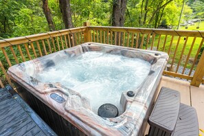 Outdoor spa tub - ✨🥂 Glamping Dome with Full Bath, Kitchen, Fire Pit, & Grill (Cosby)