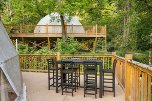 Outdoor dining - ✨🥂 Glamping Dome with Full Bath, Kitchen, Fire Pit, & Grill (Cosby)