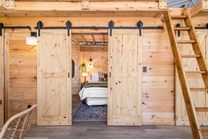 1 bedroom, internet, bed sheets