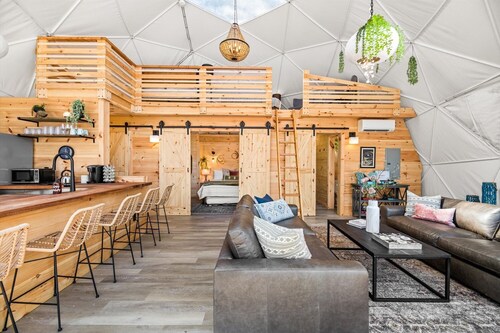 🌙💃 Moon Dance Glamping Dome w/Hot Tub, Bath, Kitchen