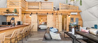 🌙💃 Moon Dance Glamping Dome w/Hot Tub, Bath, Kitchen