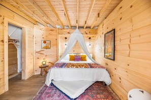 1 bedroom, bed sheets