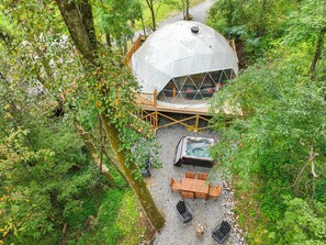 Terrace/patio - 🎢⛈️ Riders on the Storm Dome by GLAMP | Hot Tub🛁 | Outdoor Fire Pit 🔥 (Cosby)