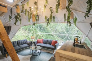 Interior - 🎢⛈️ Riders on the Storm Dome by GLAMP | Hot Tub🛁 | Outdoor Fire Pit 🔥 (Cosby)