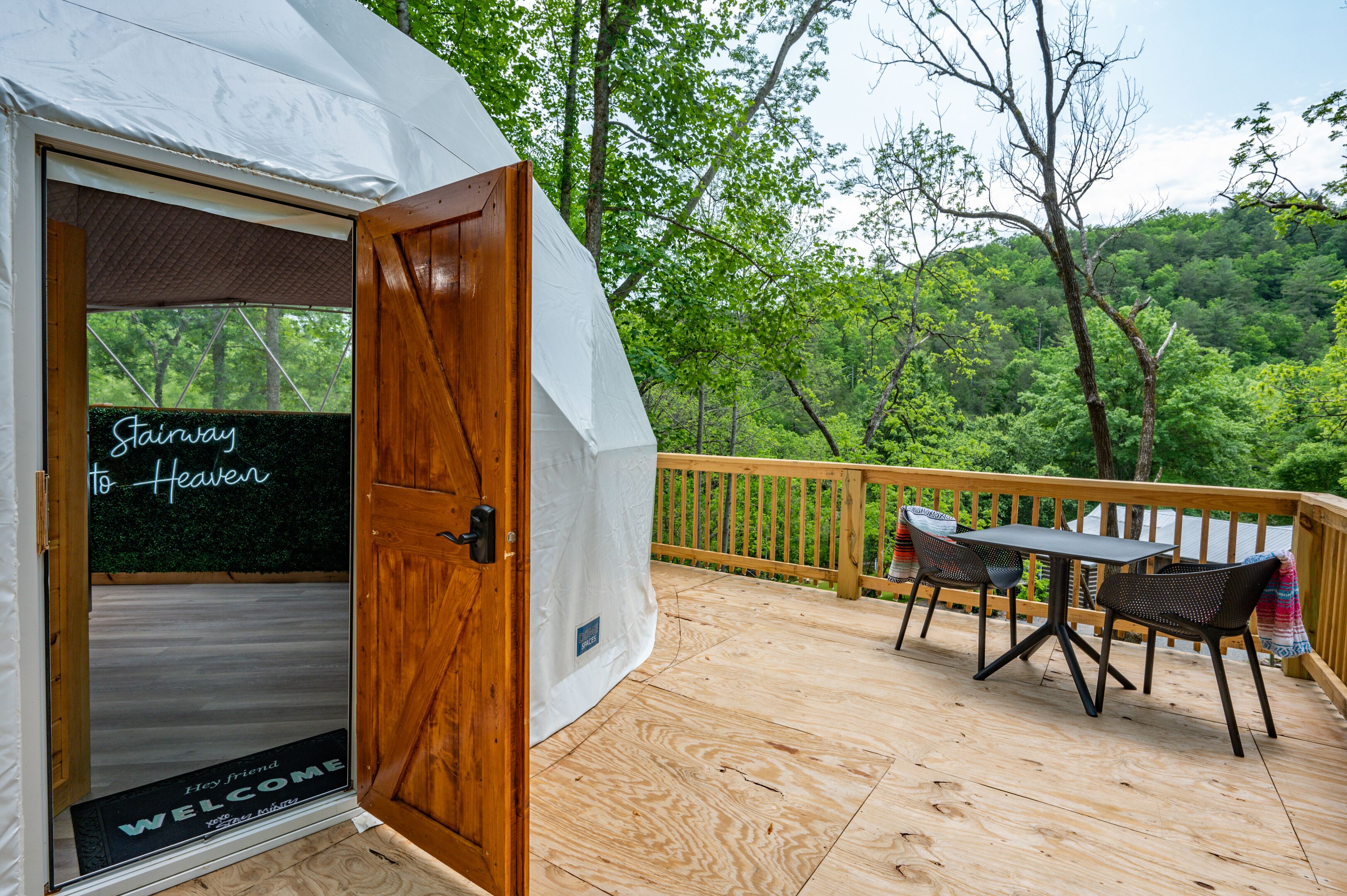 📚😇 GLAMPING DOME WITH PRIVATE BATHROOM AND HOT TUB! Reviews