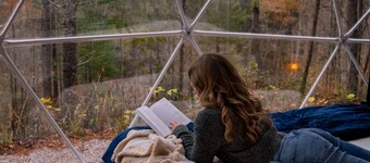 📚😇 GLAMPING DOME WITH PRIVATE BATHROOM AND HOT TUB!
