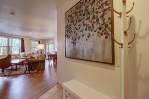 Condo, 2 Bedrooms | Interior