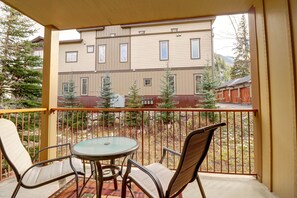 Condo, 2 Bedrooms | Property grounds