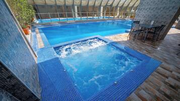 2 outdoor pools