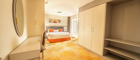 Royal Apartment, 4 Bedrooms | 4 bedrooms, in-room safe, free WiFi