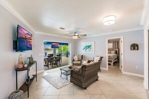 3 makuuhuonetta, silitysrauta/-lauta, ilmainen Wi-Fi, vuodevaatteet