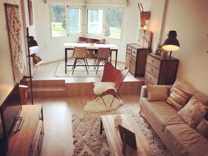 TV - South-facing apartment in resort center (Isola 2000)