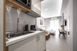 Business-Apartment | Eigene Küche | Großer Kühlschrank, Ofen, Espressomaschine, Wasserkocher