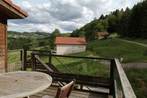 Outdoor dining - Nature and hiking cottage; Tendon waterfalls 7 km, Gerardmer 20 km (Xamontarupt)