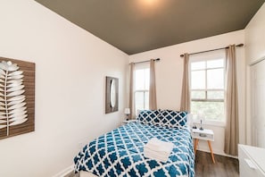 1 habitación, escritorio, tabla de planchar con plancha y wifi