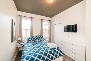 1 bedroom, desk, iron/ironing board, WiFi - Comfortable and Walkable - Off-Street Parking (Pittsburgh)