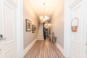 Interior - Comfort Suite - Walkable - GroupStay (Pittsburgh)