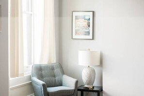 Interior - Parking - Walkable - GroupStays - Washer (Pittsburgh)