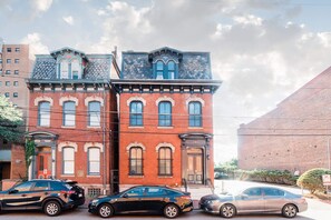 Exterior - Parking - Walkable - GroupStays - Washer (Pittsburgh)