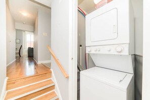 Interior - Parking - Walkable - GroupStays - Washer (Pittsburgh)