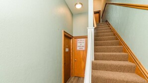 Interior - Studio Suite - No Steps - Walkable & Free Parking (Pittsburgh)