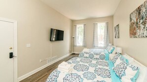 Room - Studio Suite - No Steps - Walkable & Free Parking (Pittsburgh)