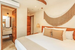 3 bedrooms, in-room safe, desk, laptop workspace - Private Pool & Hidden Garden Tub Near Tulum Beach (Tulum)