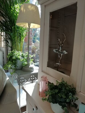 Unclassified image, 4 of 17, button