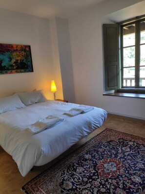 12 bedrooms, iron/ironing board, WiFi, bed sheets