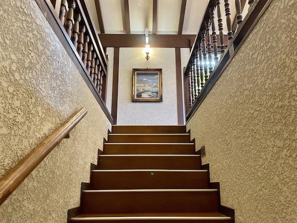7 bedrooms, individually furnished, free WiFi, bed sheets