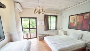 A bedroom with two beds, a chandelier, a window with curtains, and a painting on the wall. - Hakone Rose Hill Private Duplex Villa (Hakone)