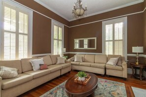 TV, offices - The Tiny Home and the Mansion! Bumblebee Comfort (Columbus)