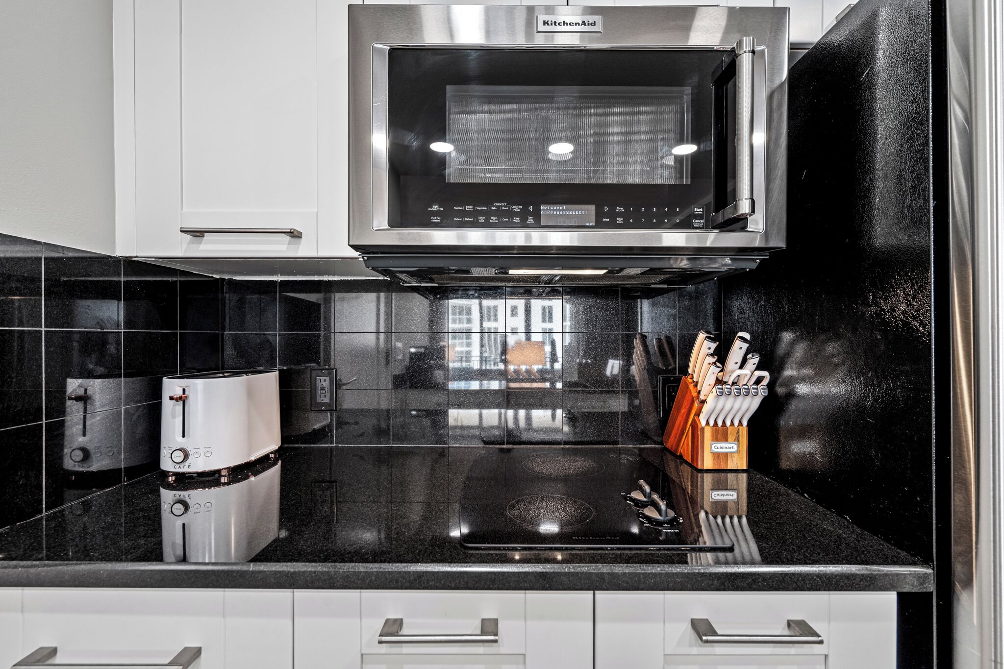 New kitchenware, induction range, multicook oven great for simple dinners in!