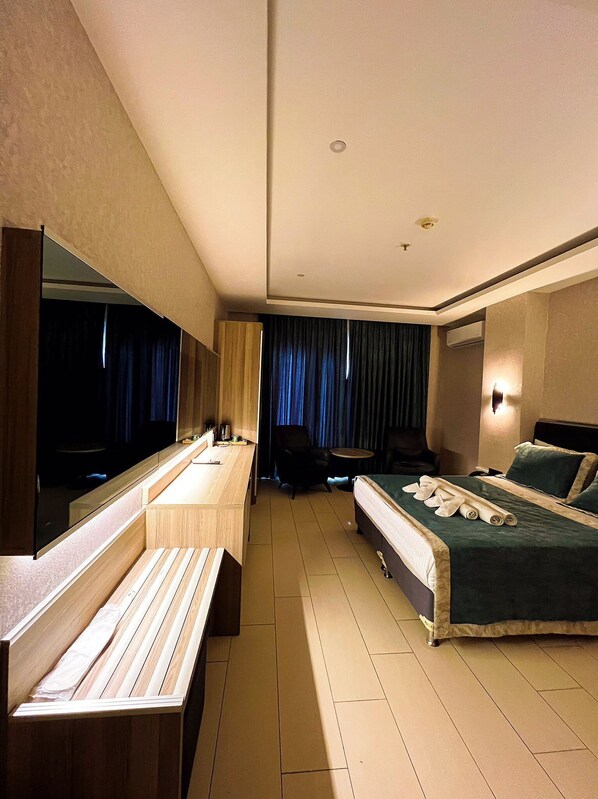 In-room safe, individually furnished, laptop workspace, free WiFi - Restwon Suit (Istanbul)