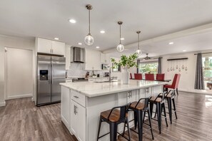 Fridge, microwave, oven, stovetop - Scottsdale Family and Group Retreat | Pool Slide, Spa & Games (Scottsdale)