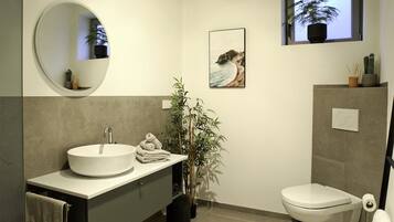 Dusche, Haartrockner, HandtĂŒcher