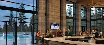 The Luxe Lodge Private Hot Tub Golf Couples Pets Families Games Fire Pit Views